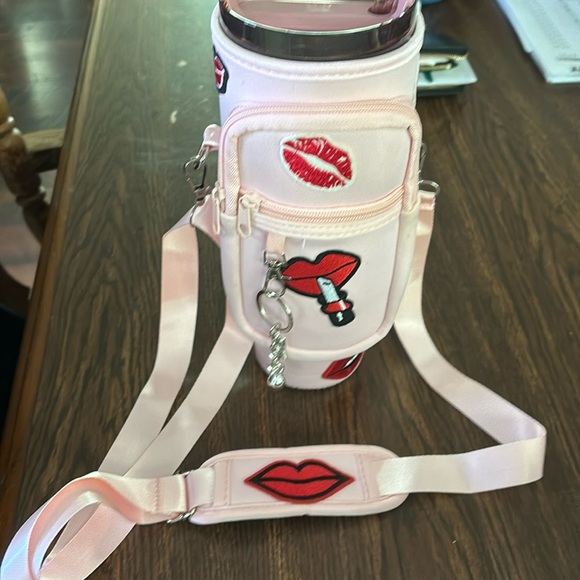 Cup carrier a carrier with pockets to carry my Stanley cup self designed 💋💋 - Picture 1 of 3